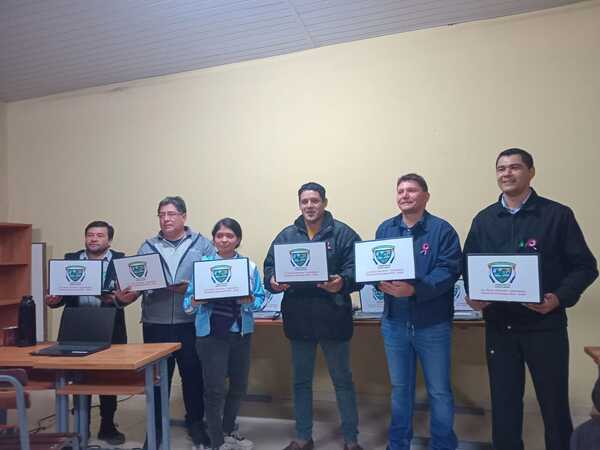 Entregaron notebooks para curso de informática en Colegio 25 Leguas de Tte. Irala Fernández