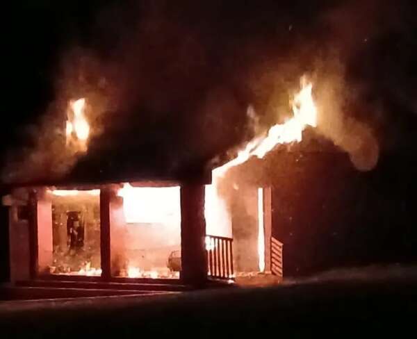 Investigan hurto en escuela e incendio de vivienda de un docente en San Rafael del Paraná - Policiales - ABC Color