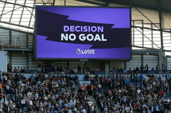 Versus / ¿Al estilo tenis? El "nuevo VAR" que planifica implementar la FIFA