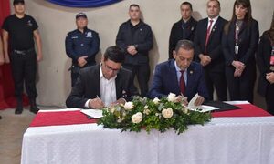 Ministro y gobernador firman convenio para formación de internos de la nueva cárcel – Diario TNPRESS