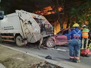 Un joven muere tras chocar contra un camión de basura en la avenida Mariscal López - Policiales - ABC Color