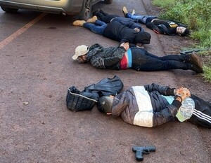 Alto Paraná: tras enfrentamiento entre policías y supuestos asaltantes hay detenidos y un fallecido - Oasis FM 94.3