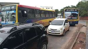 Pasajeros denuncian persecución temeraria entre conductores de colectivos en Luque - Nacionales - ABC Color