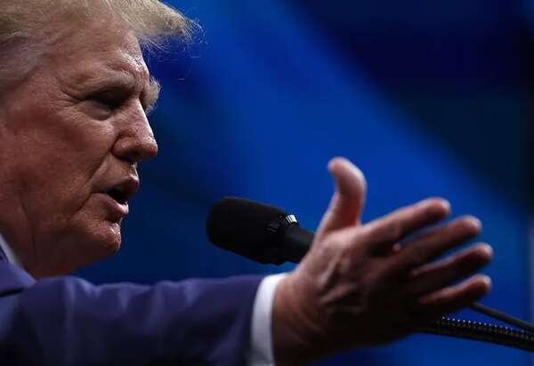 Trump advierte a sus seguidores que el derecho a portar armas está en juego en noviembre - Mundo - ABC Color