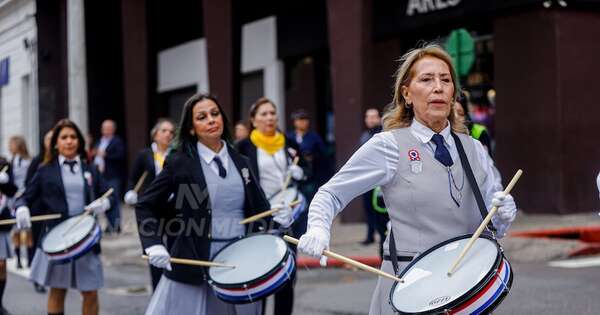 La Nación / El homenaje de Asunción a la patria y las madres