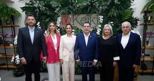 La Nación / Elegante inauguración oficial de la tienda de orquídeas Keiki