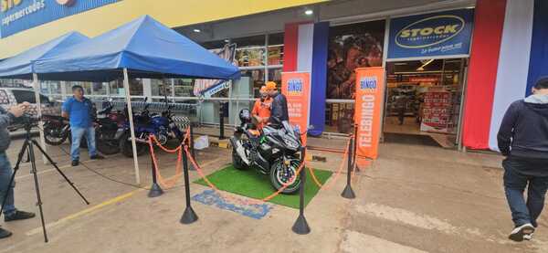 Ganador de una Kawasaki Ninja recibió su premio de la mano de Telebingo Triple - Oasis FM 94.3