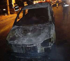 Vehículo se incendió por completo en Ciudad del Este - ABC en el Este - ABC Color