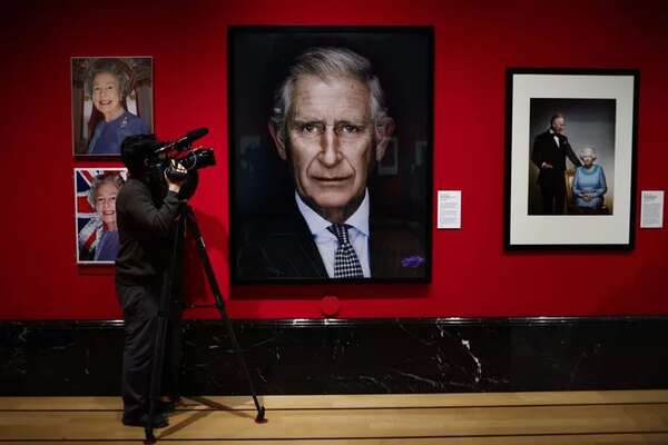¡Mirá los retratos reales que se exponen desde hoy en Buckingham! - Gente - ABC Color