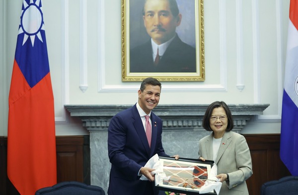 Paraguay quiere seguir el camino del desarrollo marcado de Taiwán, invirtiendo en la educación, dice Peña - .::Agencia IP::.