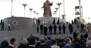 La Nación / Turkmenistán inauguró una estatua de 80 metros