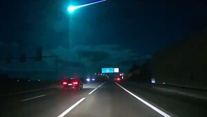 Video: Una enorme bola de fuego en el cielo ilumina la noche de España y Portugal