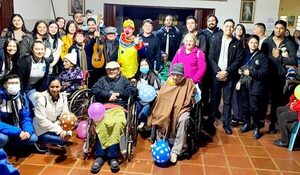 Alegran a ancianos de hogar