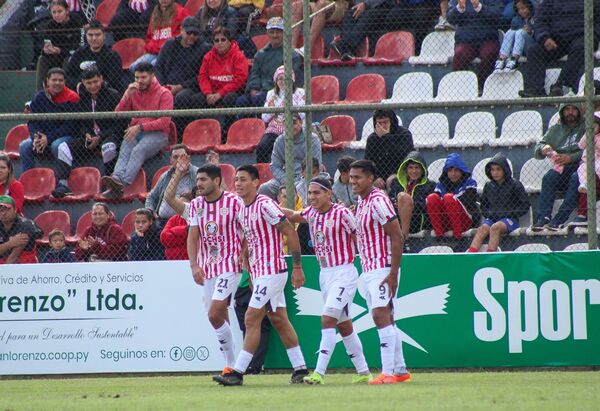 Sabor agridulce para el Rayadito: triunfo ante Carapeguá y grave lesión del golero Rhuan - La Tribuna