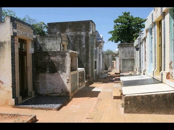 Mujer y su nieto fueron encerrados en un panteón y asaltados en un cementerio
