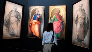 Vestimentas de san Pedro y san Juan se expondrán en el Vaticano