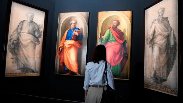 Vestimentas de san Pedro y san Juan se expondrán en el Vaticano