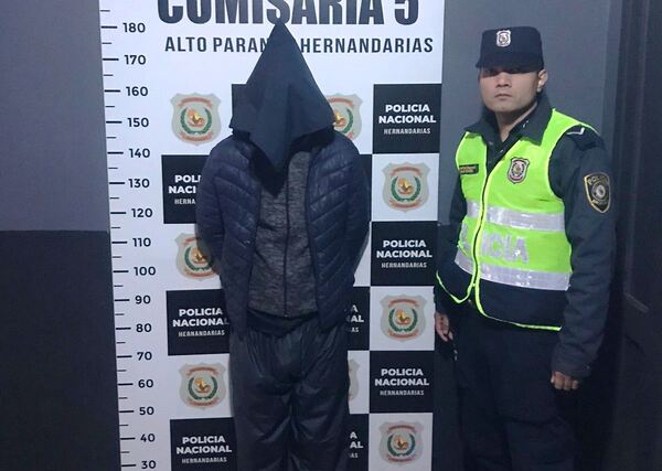 Detienen a hombre por manipular cajero automático con tarjetas robadas - La Clave