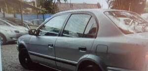 Encontró su auto robado en una playa de vehículos, lo arrancó y lo llevó hasta una comisaría