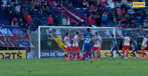 Versus / ¡La sacó del ángulo! La tremenda tapada de Jean Fernandes frente a Sol de América