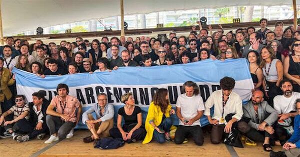 Diario HOY | Profesionales del cine argentino manifiestan en Cannes contra los recortes del presidente Milei
