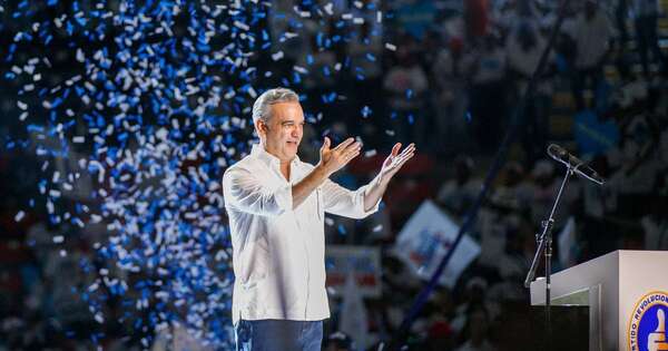 La Nación / Peña felicitó a Luis Abinader, presidente dominicano reelecto