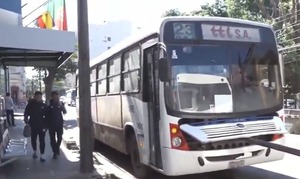 BUS CHATARRA ARROLLA A UNA MUJER EN ASUNCIÓN