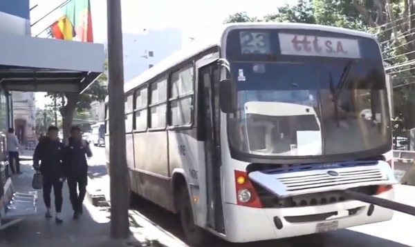 BUS CHATARRA ARROLLA A UNA MUJER EN ASUNCIÓN