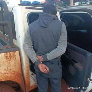 Pobladores capturan y entregan a joven buscado por el caso de abuso sexual de la niña internada en UTIP en Encarnación - Policiales - ABC Color