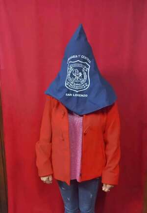 Mujer detenida por hurto de celular en el Shopping San Lorenzo - Policiales - ABC Color
