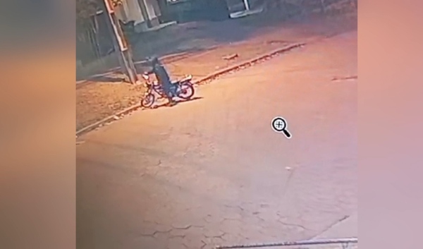 Roban motocicleta frente a urgencias del HRC