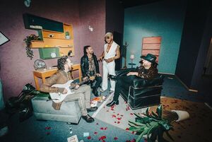 Camila y Eden Muñoz presentan su nueva colaboración "Corazón en coma" - Unicanal