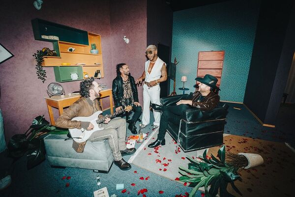 Camila y Eden Muñoz presentan su nueva colaboración "Corazón en coma" - Unicanal