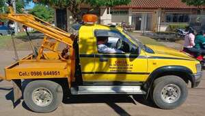 Implementan grúa para vehículos mal estacionados en Coronel Oviedo - Nacionales - ABC Color
