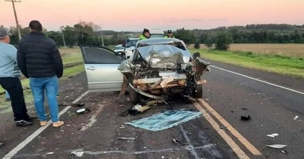 Choque entre auto y camión en Carmen del Paraná deja un muerto y dos heridos