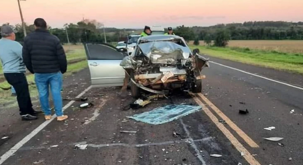 Un muerto y dos heridos es el resultado de un feo accidente en Carmen del Paraná
