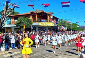 Rindieron homenaje a la patria con un emotivo desfile - San Lorenzo Hoy