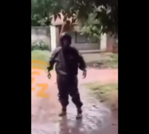 (VIDEO). Apareció la segunda parte del video del cobrador mojado