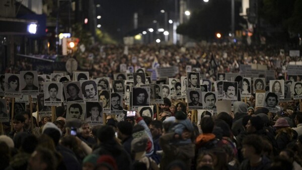 "Exigimos respuestas": decenas de miles marchan por los desaparecidos de la dictadura en Uruguay