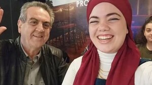 Hija de Esgaib trabaja solo 4 horas por día en Embajada en Reino Unido