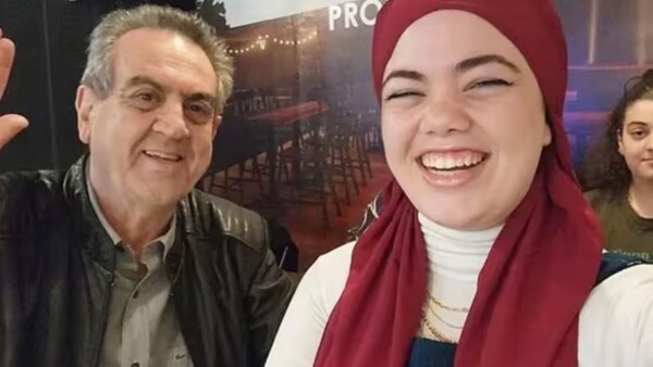 Hija de Esgaib trabaja solo 4 horas por día en Embajada en Reino Unido