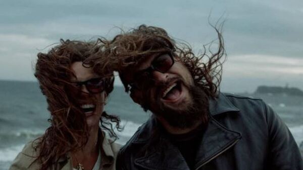 Jason Momoa confirma su relación con la actriz Adria Arjona, hija de Ricardo Arjona