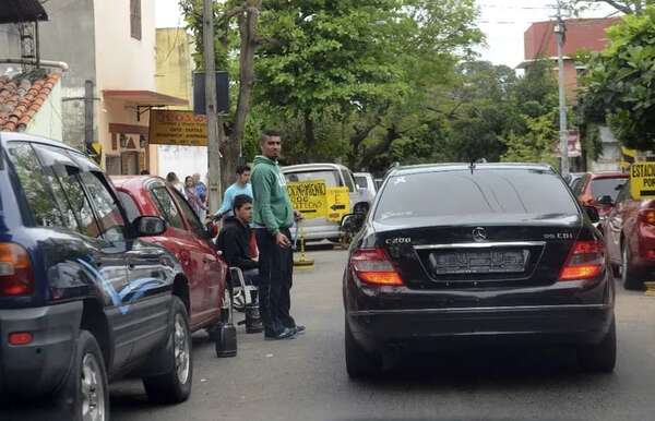 Plan de inserción laboral: cuidacoches siguen esperando a Municipalidad y Ministerio de Trabajo - Nacionales - ABC Color