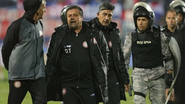 Versus / Vergonzoso episodio de Ricardo Caruso Lombardi en el fútbol uruguayo