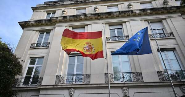 La Nación / España anuncia que retira “definitivamente” a su embajadora en Argentina