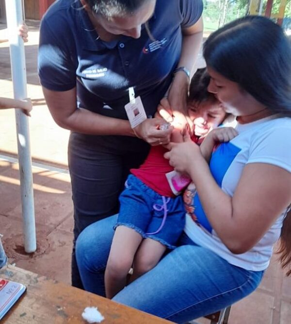 Llevan atención Integral a niños y adultos en Paranambú