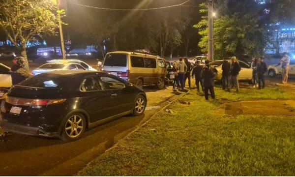 Chocó y rajó del lugar abandonando a su esposa e hijos
