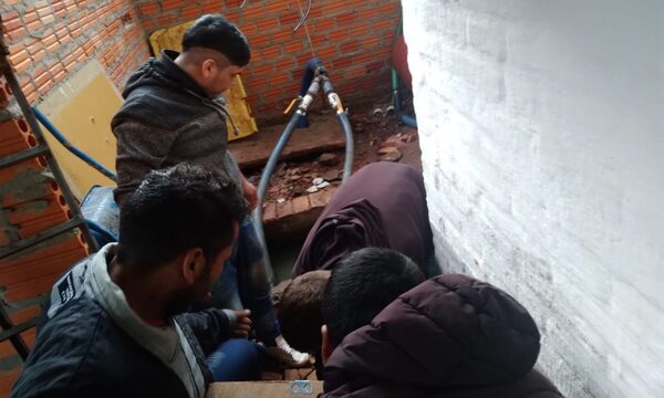 Cloaca de penitenciaría riega ciudad, mientras intentan solucionar