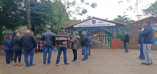 Falta de rubro docente moviliza a padres de la Escuela Área 1 de CDE - La Clave