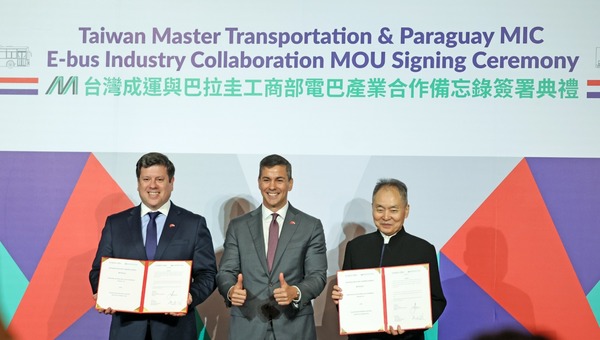 Paraguay firmó acuerdo para fabricar buses eléctricos y modernizar el transporte - ADN Digital